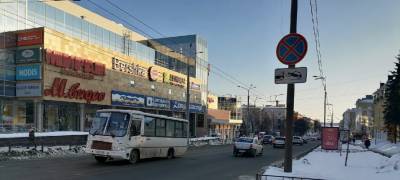 На проспекте Ленина появились новые дорожные знаки, запрещающие остановку транспорта - stolicaonego.ru - Петрозаводск - республика Карелия