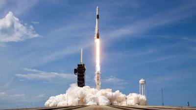 SpaceX выведет на орбиту новую партию интернет-спутников Starlink - iz.ru - Израиль - шт.Флорида