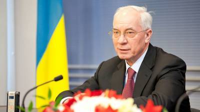Николай Азаров - Бывший премьер-министр Украины рассказал о сокращении зарплат в стране - riafan.ru - Москва - Киев - Румыния - Болгария
