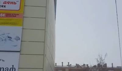 Руководство ТЦ «Парус» в Ишиме отрицает наличие проблем с обшивкой здания - nashgorod.ru
