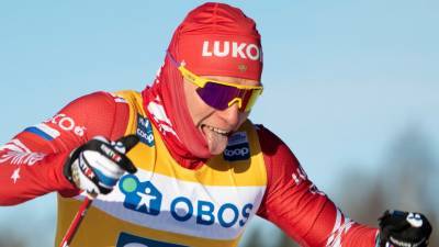 Александр Большунов - Симен Крюгер - Большунов занял шестое место в гонке преследования на 50 км на этапе КМ в Энгадине - russian.rt.com - Норвегия - Швеция