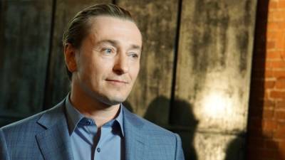 Сергей Безруков - Дмитрий Дюжев - Взявший ипотеку актер Сергей Безруков рассказал, что снялся в рекламе из-за долга - inforeactor.ru - Москва