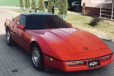 В Украине на продажу выставили коллекционный Chevrolet Corvette по цене Renault Logan - goodnews.ua - Луцк - county Logan