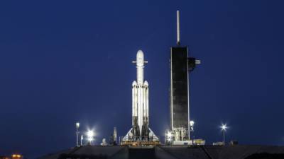 Первая ступень ракеты Falcon 9 успешно вернулась на платформу в Атлантике - politros.com
