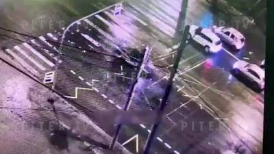 Камеры видеонаблюдения засняли ДТП на Наличной, в котором погиб таксист - piter.tv - Санкт-Петербург