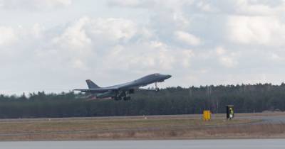 В Польше впервые приземлился стратегический бомбардировщик США (3 фото) - tsn.ua - США - Польша - Швеция