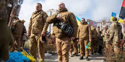 Виталий Кличко - В Киеве торжественно чествовали украинских добровольцев — фото - nv.ua - Киев