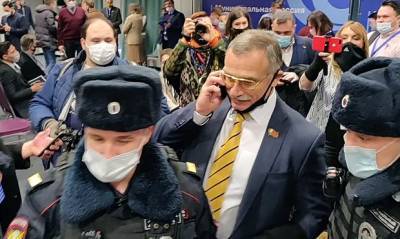 Операцию по задержанию участников съезда муниципальных депутатов курировала ФСБ - og.ru - Москва