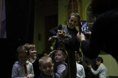 Юные хабаровчане стали участниками спектакля Materia teatre - hab.aif.ru - Хабаровск