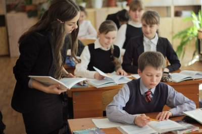 Елена Строкова - В России возможно введут единый оклад для молодых учителей - astrakhanfm.ru