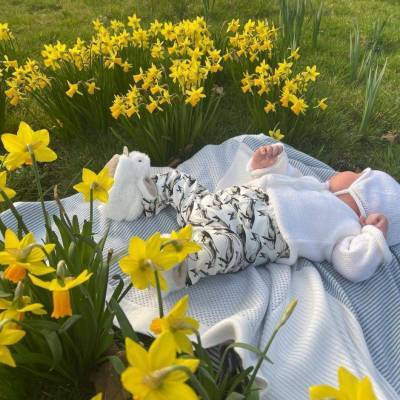 принц Эндрю - принцесса Евгения - Сара Фергюсон - Принцесса Евгения празднует 1-й День матери вместе с 4-недельным сыном Августом - skuke.net - Англия