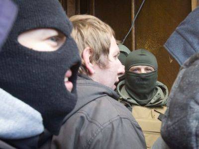 Владимир Владимиров - За провисевшее день в соцсети фото "Позор полиции" красноярцу через год дали штраф - kasparov.ru - Красноярск