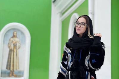 Ольга Бузова - Бузова сходила в храм и извинилась перед поклонниками - lenta.ru