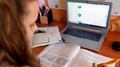 «Беспредел какой-то»: отец русскоязычного ученика пожаловался на школу в Латвии - 5-tv.ru - Россия - Рига - Латвия