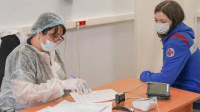 В России за сутки коронавирусом заболело 9 тысяч 437 человек, на 646 меньше, чем днем ранее - delovoe.tv - Москва - Россия - Ленинградская обл. - Санкт-Петербург - Московская обл.