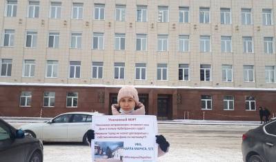 Радий Хабиров - Уфимка, чей дом хотят снести для строительства здания суда, вышла на пикет к мэрии - mkset.ru - Москва - Башкирия