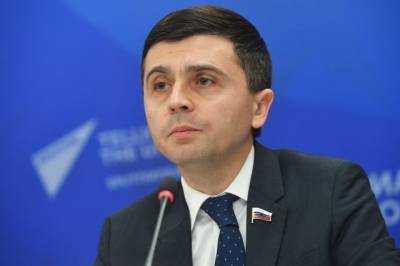 Руслан Бальбек - Бальбек сообщил о задержании мошенника, прикрывавшегося его именем - aif.ru - Крым