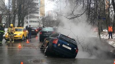 В Зеленограде произошла утечка на теплосети из-за проседания асфальта - m24.ru - Саратов - Зеленоград