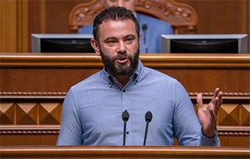 Александр Дубинский - Александр Корниенко - В Украине из «Слуги народа» исключили депутата, который попал под санкции США - charter97.org - Киев