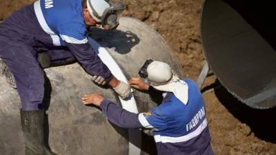 Специалисты приступили к починке поврежденного газопровода в центре Сургута - newinform.com - Сургут