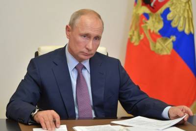 Владимир Путин - Владимир Соловьев - Павел Зарубин - Соловьев выразил восхищение ловко поймавшим карандаш Путиным: повторить не можем - mk.ru - Москва