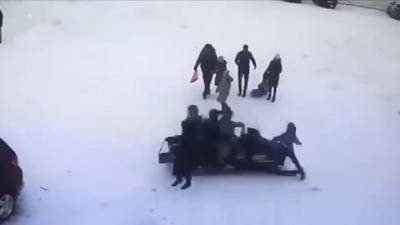 Прокуратура ищет водителя снегохода, который сбил ребенка в Свияжске. Видео - vesti.ru - респ. Татарстан - Свияжск