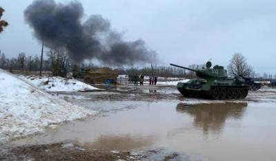 В Петербурге чучело Масленицы расстреливали из танка - neva.today - Санкт-Петербург
