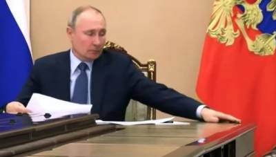 Владимир Путин - Владимир Соловьев - Павел Зарубин - Путин ловко поймал падающий карандаш. Журналисты федерального ТВ восхитились - znak.com - Москва