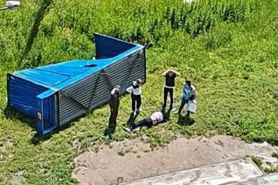 Дорожникам вынесли приговор по делу об упавшей на мужчину остановке в Новосибирске - tayga.info - Новосибирск