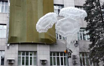 В России создали парашютную систему «Шанс» для спасения людей с высотных зданий - newsland.com