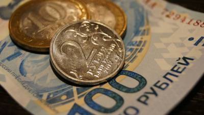 Андрей Верников - Аглая Чайковская - Россиянам порекомендовали покупать доллары и евро - politros.com