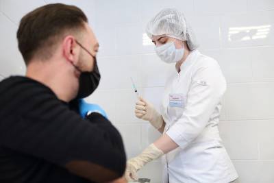 Объявлены сроки запуска в оборот третьей российской вакцины от COVID-19 - tvc.ru