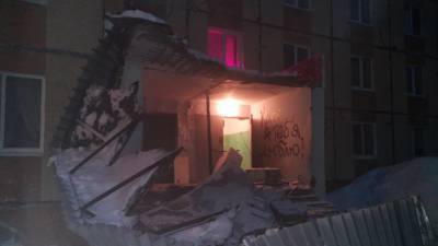 Появилось видео с крушащим подъезд и машины трактором в Пермском крае - vesti.ru - Пермь - Пермский край