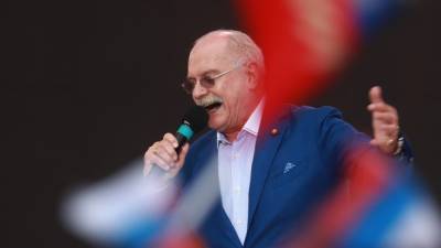 Алексей Навальный - Никита Михалков - Михалков о кинопремии Навальному: "Вы ни хрена не кинокритики" - svoboda.org