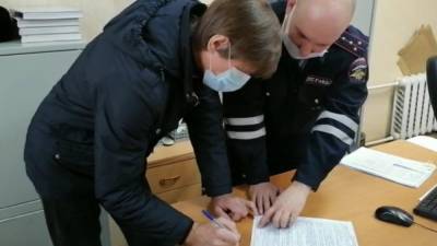 В Тюмени наказали таксиста, сбившего двоих детей на переходе у школы - newdaynews.ru - Тюмень - Тюменская обл.