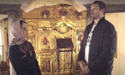 Александр Усик - Оксана Марченко - В.Нео - Набожность перед камерой: Усик возмутился действиями «паломницы» Оксаны Марченко и назвал ее фильм «информационной войной» - vatra.net.ua - Киев