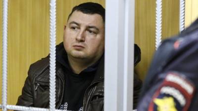 Алексей Смирнов - Прокурор запросил 22 года колонии полицейскому, расстрелявшему коллег - m24.ru