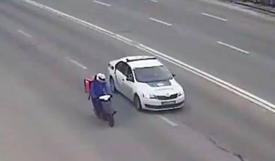 В Киеве полиция устроила погоню за курьером на мотороллере: видео вызвало широкий резонанс - politeka.net - Киев