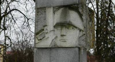 Достанут ли пушку с монумента в Екабпилсе из глубин Даугавы - argumenti.ru - Латвия