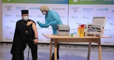 Леонид Барац - Борис Стругацкий - Андрей Юраш - В Киеве использовали остатки вакцины, чтобы защитить от Covid-19 священников - dsnews.ua - Киев