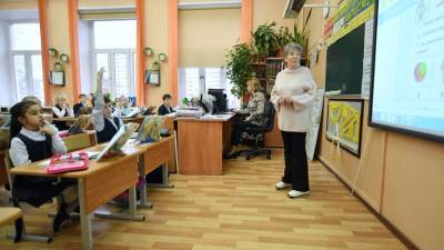 Татьяна Голикова - Голикова считает, что невозможно заменить учителя дистанционным образованием - m24.ru