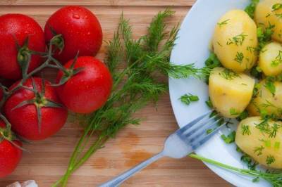 Как вырастить томат и картошку на одном кусте? - skuke.net