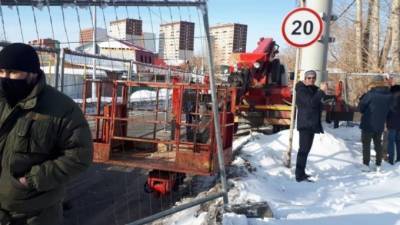 На Уралмаше жители вышли на улицу, протестуя против строительства вышки сотовой связи - piter.tv - Екатеринбург