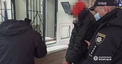В Одессе мужчину заподозрили в убийстве матери, которую нашли в мешке возле школы (видео) - focus.ua - Одесса