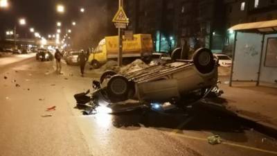 В Приморском районе "Лада" выехала на встречку и перевернулась на крышу - piter.tv - Санкт-Петербург