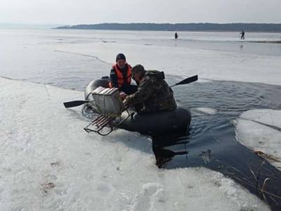 На Киевщине шесть рыбаков плавали на льдине по Днепру - lenta.ua - Днепр - Гсчс