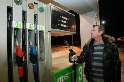 Григорий Баженов - Эксперт спрогнозировал рост цен на бензин до конца года - vm.ru - Москва