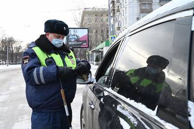 Перед судом предстанет мужчина, который хотел дать взятку сотруднику ДПС в Москве - vm.ru - Москва