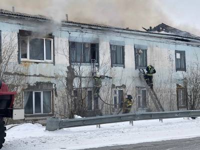 Алексей Титовский - Жильцам горевшего в Салехарде дома предложили поселиться в гостиницах - znak.com - Салехард