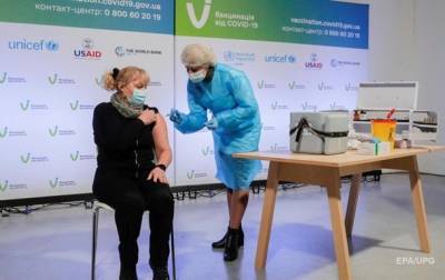 В Украине первый человек получил две дозы COVID-вакцины - korrespondent.net - Украина - Киев - Мальдивы - Донецкая обл.